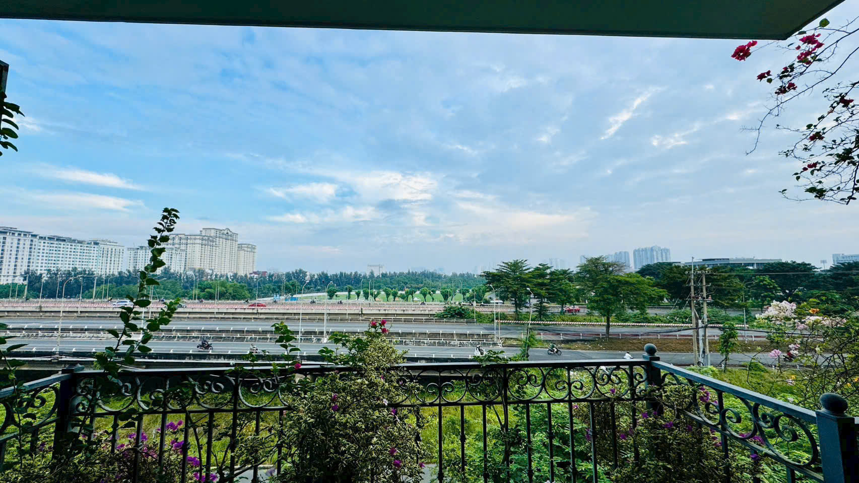 Bán tòa nhà KDC Sadeco Ven Sông, Phường Tân Phong Quận 7 xây 6 tầng có 7 phòng ngủ thang máy – 126m2 7