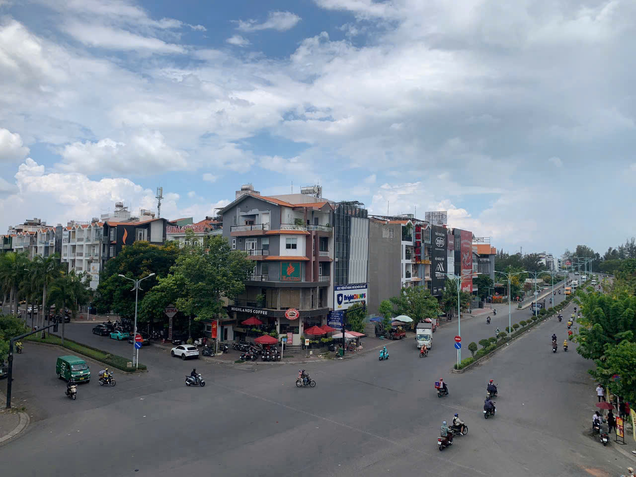 Him Lam residential building for rent, District 7, build 5 floors, corner apartment with 2 facades with elevator, full fire protection – 250m2 5