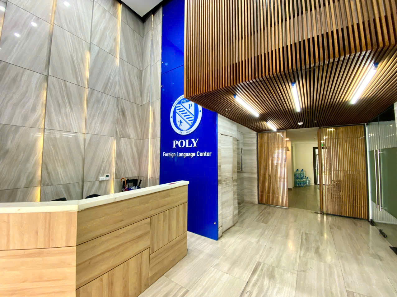 Cho thuê tòa nhà mặt tiền đường Tân Phú, Nam Thông Phú Mỹ Hưng, Quận 7 xây 8 tầng có thang máy – 324 7