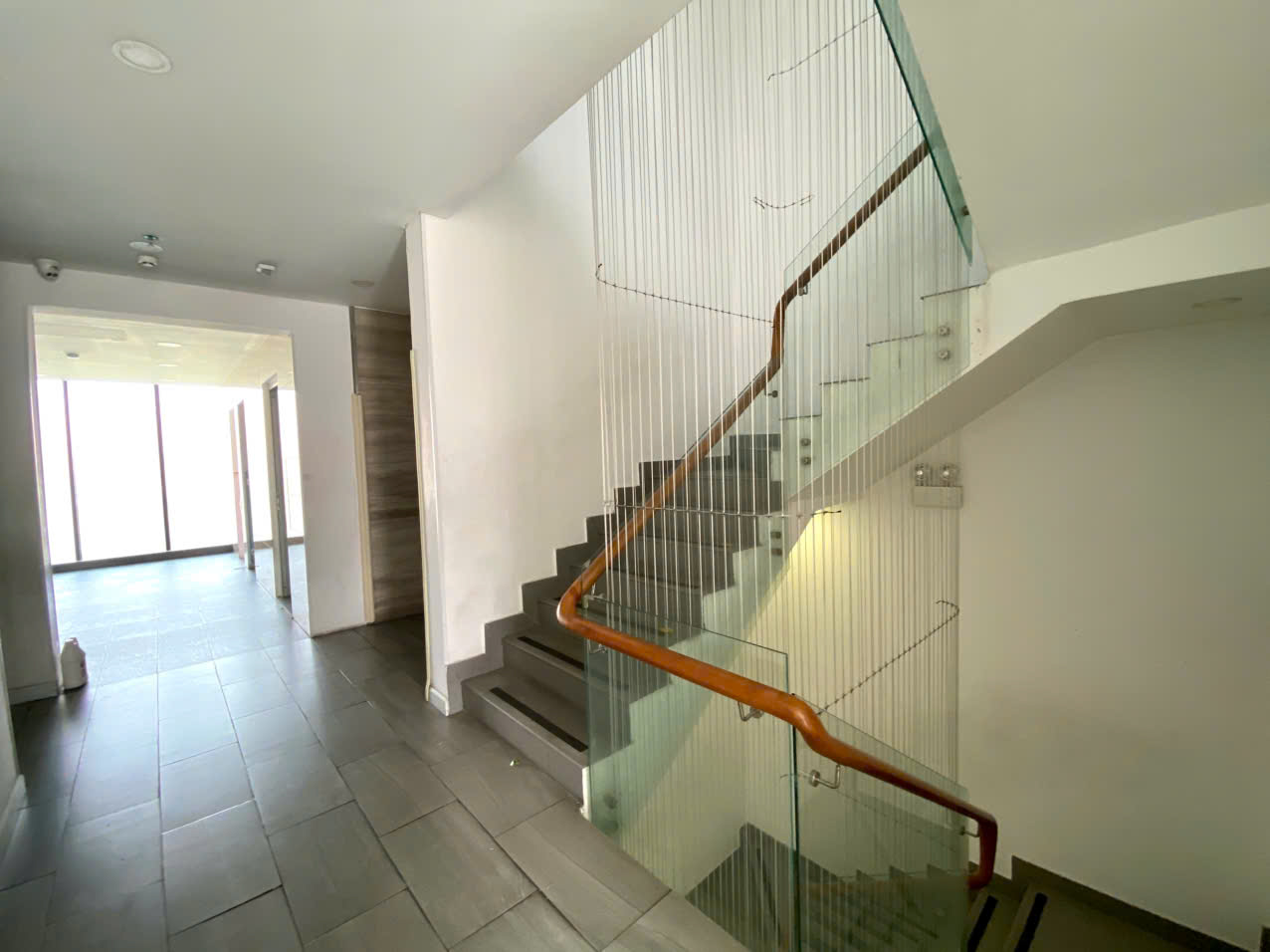 Cho thuê tòa nhà mặt tiền đường Tân Phú, Nam Thông Phú Mỹ Hưng, Quận 7 xây 8 tầng có thang máy – 324 18