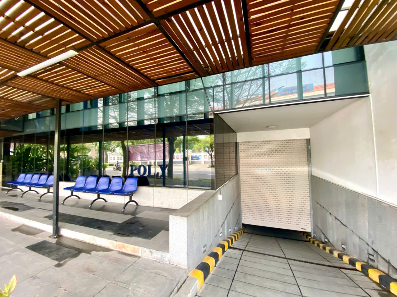 Cho thuê tòa nhà mặt tiền đường Tân Phú, Nam Thông Phú Mỹ Hưng, Quận 7 xây 8 tầng có thang máy – 324 17