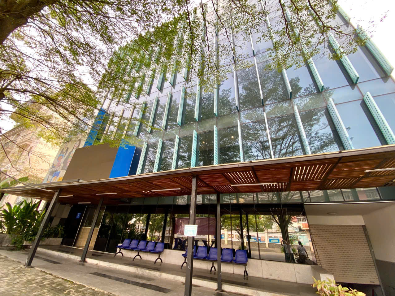 Cho thuê tòa nhà mặt tiền đường Tân Phú, Nam Thông Phú Mỹ Hưng, Quận 7 xây 8 tầng có thang máy – 324 13