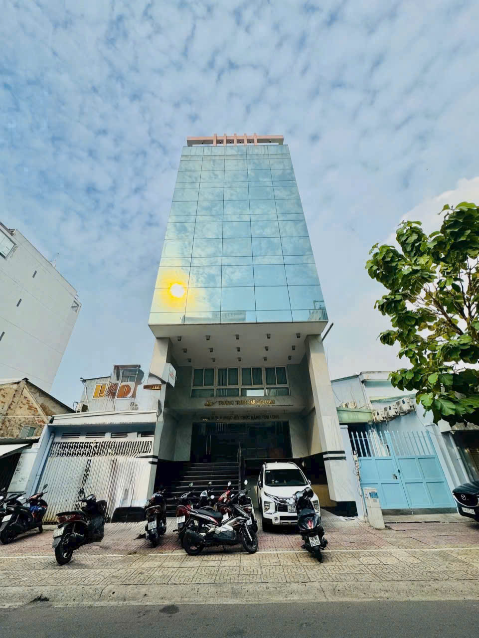Selling the building in front of Tran Hung Dao in District 5 with basement + 8 floors of new vacant house – 146.2m2 1