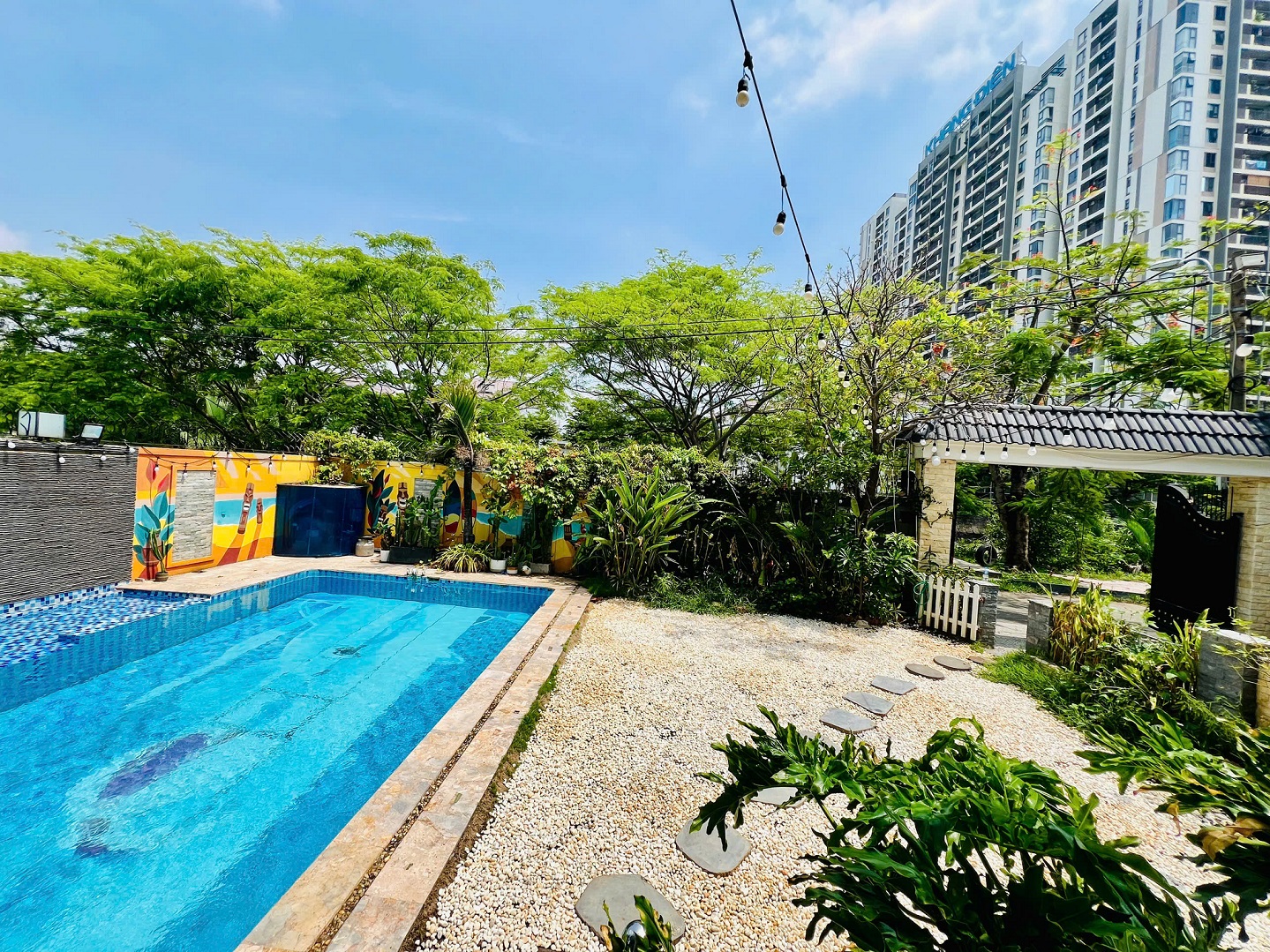 Villa for rent near Lake View, District 9, Thu Duc City, has 8 bedrooms, mineral salt pool, BBQ area