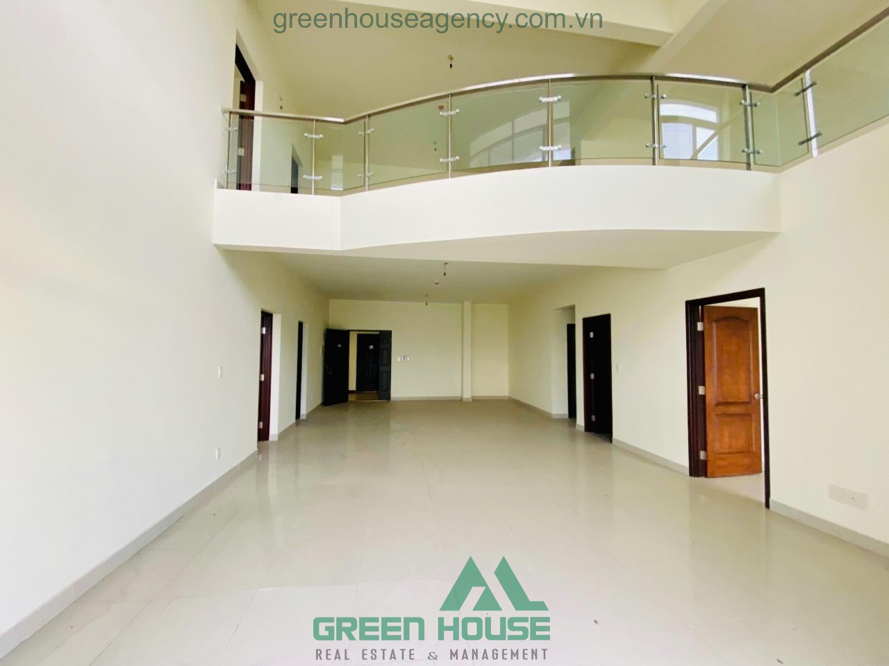 Riverside Penthouse For Sale in Phu My Hung - District 7 3