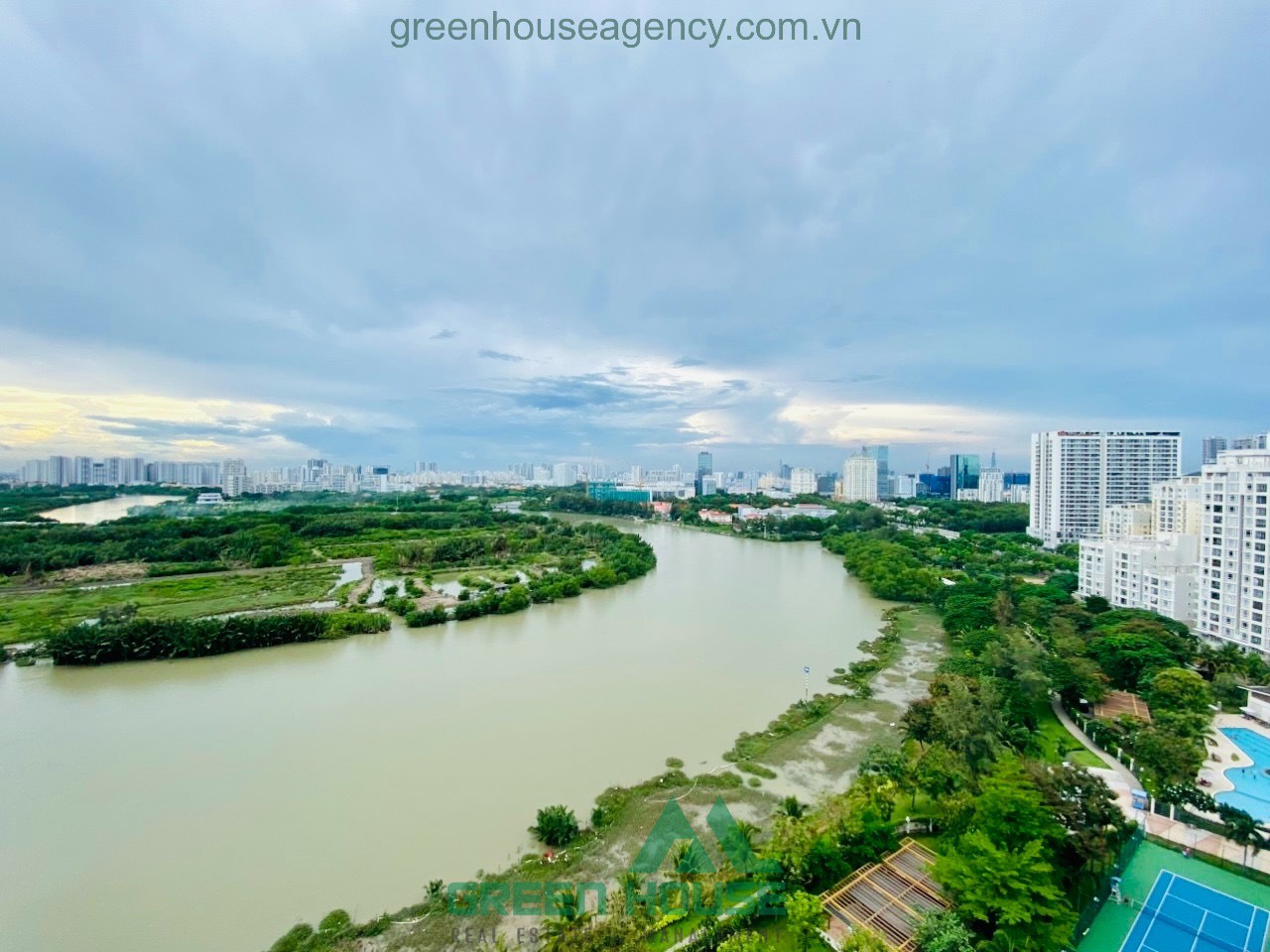 Riverside Penthouse For Sale in Phu My Hung - District 7 2