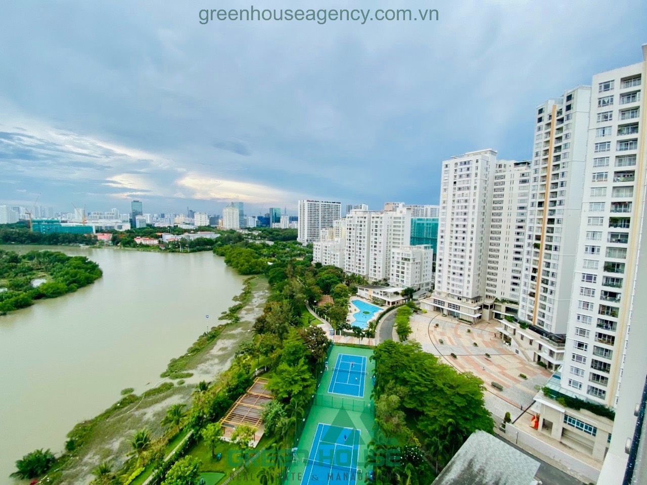 Riverside Penthouse For Sale in Phu My Hung - District 7 1